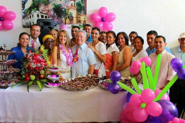 semflorencia's tweet photo. Feliz cumpleaños, Dra. Maria Susana Portela Lozada - Alcaldesa de Florencia son los deseos de los funcionarios SEM http://t.co/yei453U0w9