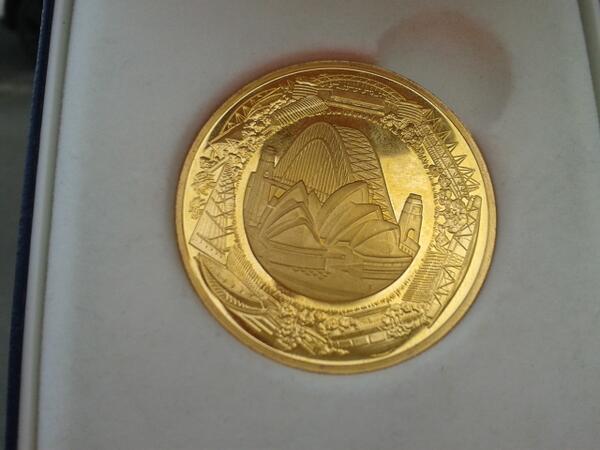 DirectionerEG's tweet image. Omg a real gold parolimpic meadel :-)o_O