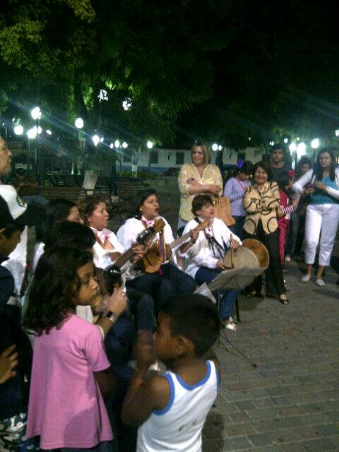 Carlosb2410's tweet photo. Homenaje #MariaLourdes #EnLara #misa #golpetocuyero #tamonangues #libertad #justicia #esperanza #fe.. http://t.co/yq7oyzdGsJ