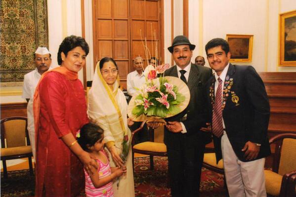 DrParamNavdeep's tweet photo. Remembering the days when I met former Indian President Smt. Pratibha Devisingh Patil with my family…. http://t.co/Kdgc7A8yOg