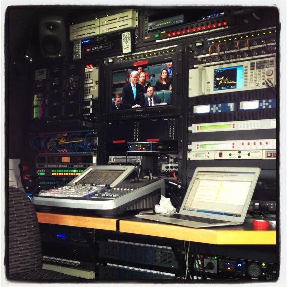 ChrisBathTV's tweet image. @7newssydney LIVE FROM CANBERRA at 6pm here&apos;s our portable office for the day #whichbutton?