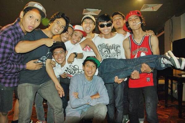 FundayBrakeless's tweet photo. @galangnemesis @kikioktaf @teguhtrisna @amiesuckeat @gussbaa @ariiefharyo @Ipanoss http://t.co/SeAisG8HGx