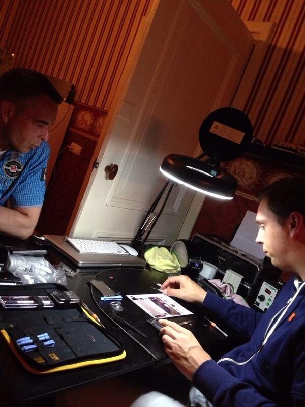 Weer paar specialisten die de training van Iphone Repair Service doorlopen. Vestiging Middelburg is er klaar voor!