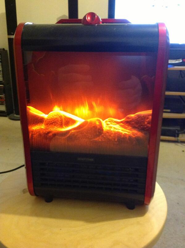 frankmilanese's tweet image. @LouiseJane__  keeping me warm  #toastee