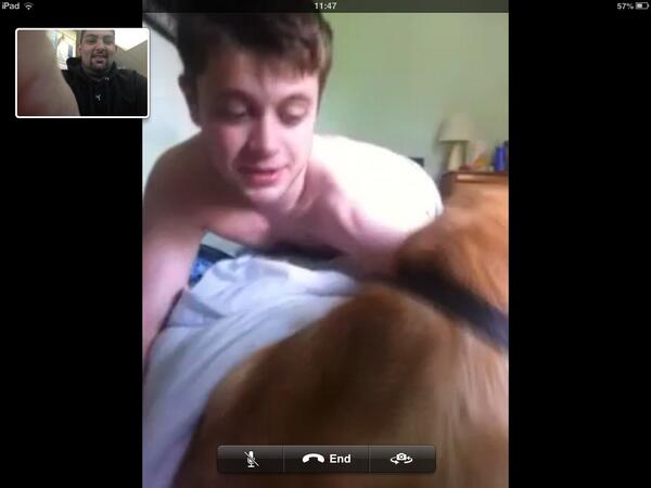 pamvii's tweet photo. Minion trying to rape the dog #shock #beasteality @BevanDaniels http://t.co/7O2fkRca8C