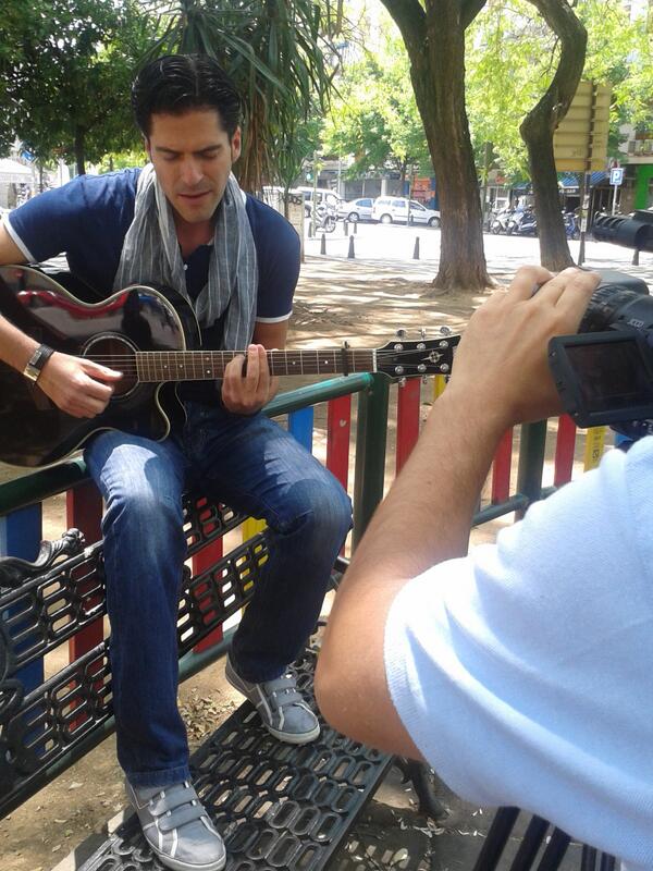 Os dejamos un momento de la grabación con <a href="/durkana/">Ricardo Durkana</a> para <a href="/andaluciaes/">Andalucía.es</a> #enred @RTVA #musica #marketing
