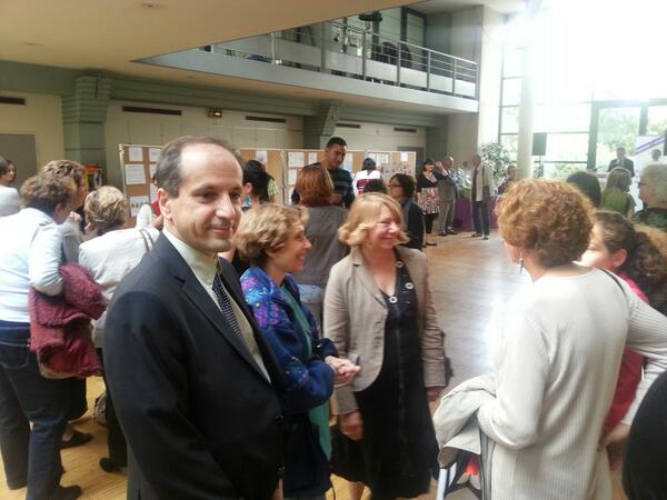 XavierPERICAT's tweet photo. Ravi de retrouver les enseignants d'#Argenteuil lors de la réception de la Communauté Éducative avec Gilles #Savry ! http://t.co/kjECKdmngi