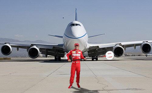 8BitF1's tweet image. Wow that plane looks real happy to see Felipe baby &amp;gt;&amp;gt; “@sniffpetrol: Oh God, what's he up to now? http://t.co/cgav9tp98y”