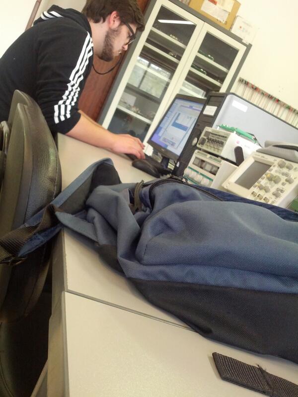 IagoFernandez94's tweet image. @Gabrielido mazo concentrado jugando en el ordenador #Cursojava @DaniNegro_