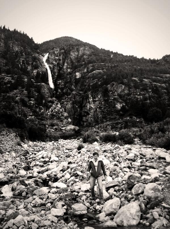 karmano's tweet photo. RT @rossflyfisher: Waterfall hike! @karmano http://t.co/FXBeY9DxR3