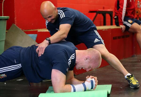 lionsofficial's tweet image. I&apos;ll be back! Adam Beard @lionsofficial Strength &amp;amp; Conditioning coach helps @Paul_OConnell with recovery #LionsTour