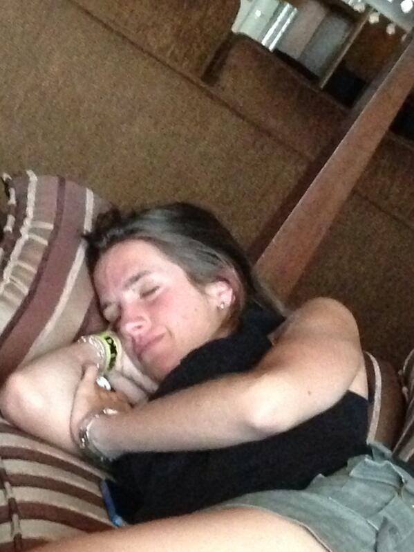 rogcavero's tweet photo. En que sueñas princesa que no paras de sonreir??? http://t.co/p9gwtkNTuP