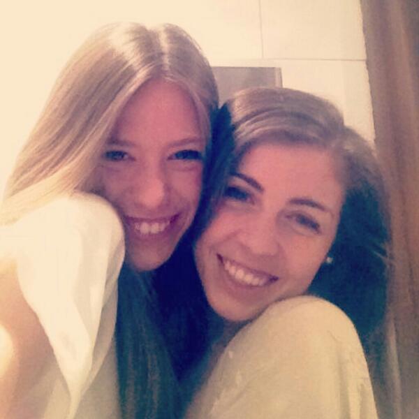 myrblas's tweet photo. como voy a echar de menos a mi pitufa @mariamr_94 http://t.co/IUzMVH68tE