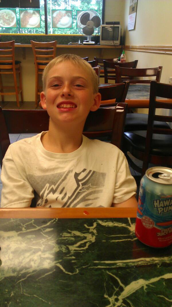 hucktflynn's tweet photo. Lunch with my mini me! Lol http://t.co/NDiTCnJcMf
