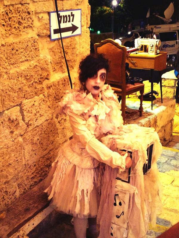 Ostrov_A's tweet photo. Oh, coz this is normal! #LaylaLavan #WhiteNight #TelAviv - http://t.co/M6W6UB2Mtt