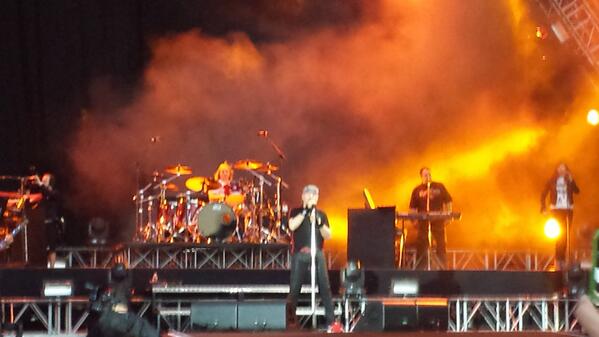 lapo_23_'s tweet photo. che emozione....livekom13 bologna!!! http://t.co/KvKAePNLzx