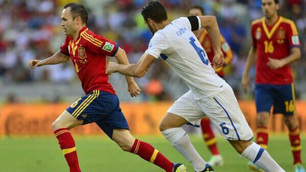 Geradpique31's tweet photo. Picture: Iniesta in the game against
Italy http://t.co/8h9UwOGRBe [via
@futbolimagen] #fcblive #confeds http://t.co/MDAYOBxKlM