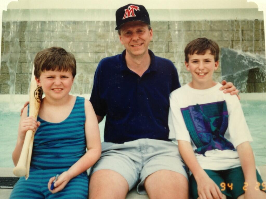 BNzQvedCIAEhye_.jpg:large