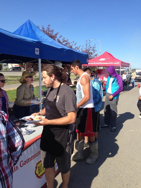 CoreyJHalford's tweet photo. The IT Team from the @City_of_Airdrie have started serving free stampeded breakfast in High River. #abflood http://t.co/O2HDnxkXLJ