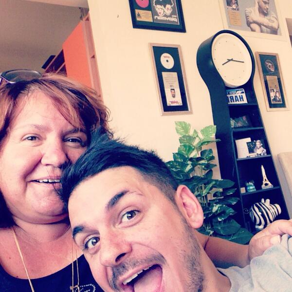 STAN Antipariotis on Twitter "Με γέννησε , με μεγάλωσε , με έκανε αυτο