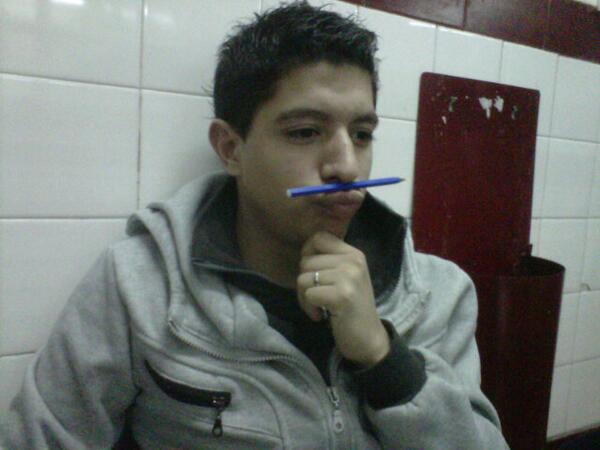 oliclaypole's tweet photo. Meditando sobre las impresoras de chorro a tinta @gonalbanesi http://t.co/tiVf3P7NuA