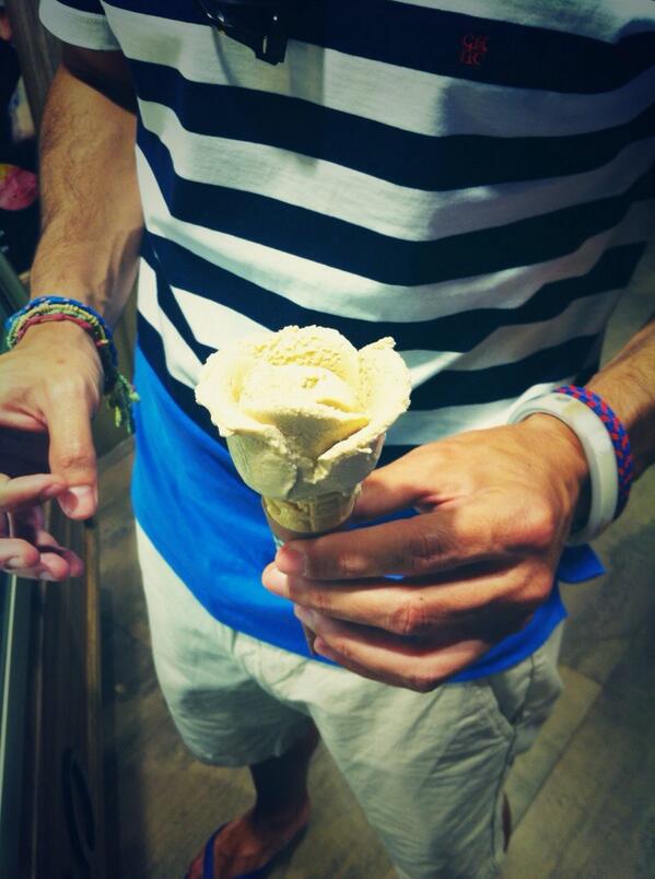 AngelaSango's tweet photo. Para ser una rosa estaba muy buena! #gourmetexperience http://t.co/1BSS8TpZkP