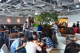 オシャレ社員食堂 On Twitter Dena モバゲー で有名なdena社が渋谷ヒカリエの本社内に設置した社食 Sakura Cafe オシャレなカフェ風の内装も魅力的ですが それより惹かれるのは11 14時のランチタイムがなんと 無料 なこと Https T Co Tospykayl7