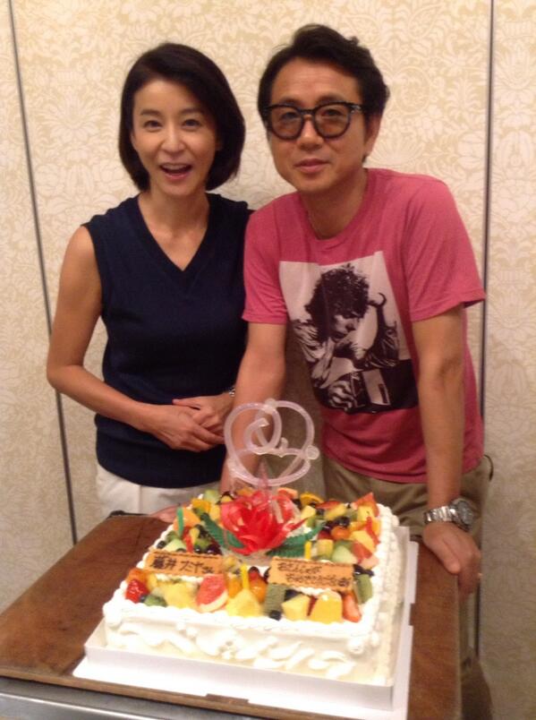 高嶋ちさ子official フミヤ様と焼肉屋で前夜祭 昨日お誕生日だったらしく 主催者様から立派なケーキのサプライズ このあと お決まりの 始めての共同作業 ショットも撮らせて頂きました Http T Co Qkbe3fehu3 高嶋ちさ子official フミヤ様と焼肉屋で前夜祭 昨日お誕生日だったらしく 主催者様から立派なケーキのサプライズ このあと お決まりの 始めての共同作業 ショットも撮らせて頂きました Http T Co Qkbe3fehu3