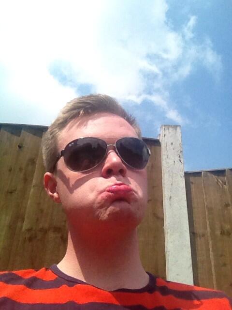 THE__SAS's tweet photo. @Stantinio69 what do we do with this account now?! #bigdecisions #goingsolo http://t.co/w1sOUsp0ui