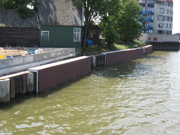 RondGroot's tweet photo. Eerste 19 bemetselde betonschorten aangebracht in Ouderkerk aan de IJssel. http://t.co/WDKk2GAyXP