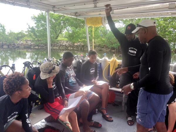 ydwp2013's tweet photo. The Connivers brief before the dive http://t.co/tgbGleHauX