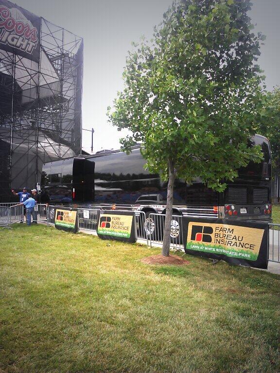 sheerio_nation's tweet photo. And look, I was this close to Ed's tour bus. This motherfucking close. http://t.co/si4wOdB72D