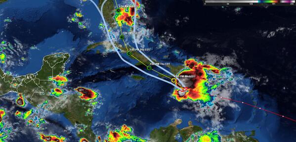 ClimaYucatan's tweet photo. "Chantal" pierde intensidad...esta es la actualización de su pronostico de trayectoria http://t.co/qXYLGmF2HG