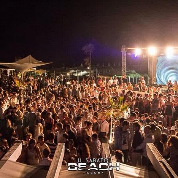 ForteDeiMarmiLU's tweet photo. STASERA consigliamo BEACH CLUB! Ristorante, discoteca sulla spiaggia! Prenotazioni 3393071495 http://t.co/npFmtLNZps