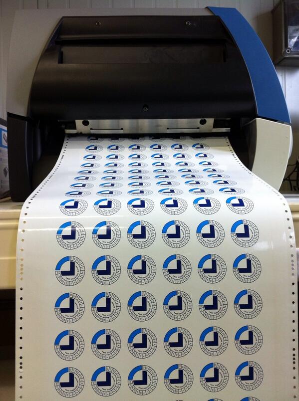Onze Gerber Edge draait op volle toeren voor #Leenstra Drachten. #MarneSignmakers #stickers #thermisch