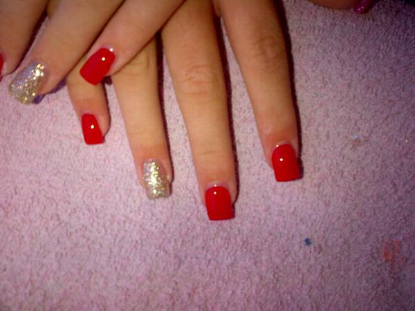 EstrellaHairBty's tweet photo. #nails #red #glitter £20 xx http://t.co/AwKZ49jm2S