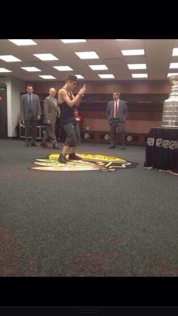 SauceLife96's tweet photo. Justin Bieber is the biggest plug. Learn some respect kid. http://t.co/Xb5EZKAbWM
