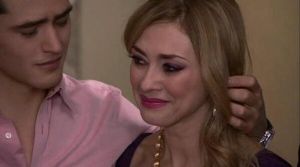 VeronicaDantes's tweet photo. Con otro hijo #David #LaPatronaSoyYo #VeronicaDantes #Veronica #LaPatrona @aracelyarambula http://t.co/MhekJlicIl