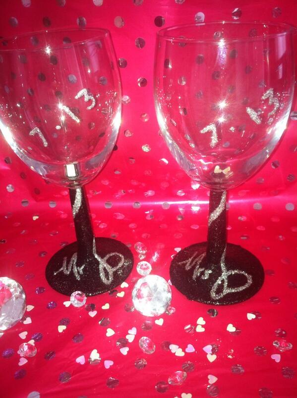 UniiqueBoutique's tweet photo. Mr &amp; Mrs wine glasses 🍷👰💍 perfect wedding gift £12.50! #WineWednesday #wineoclock #mallowmummies #bizitalk #bizrt http://t.co/Oe2nBGnwW9