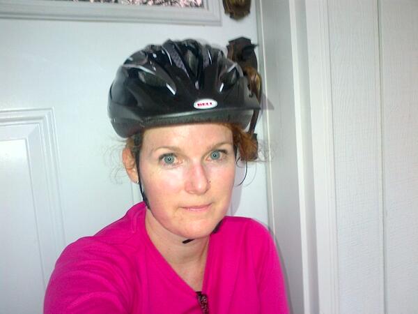 lostNprofound's tweet photo. After an hour-long bike ride from work, I get home and I'm #lockedout #sigh http://t.co/MRL8fbUIY2