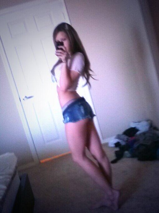 I'm kind of in love with my outfit today for webcam <3 http://t.co/hiG0ES1XCe