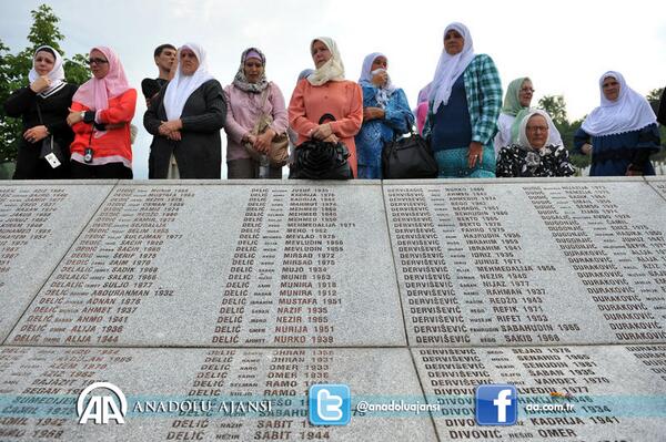 SrebrenitsaSoykırımı BM'nin güvenli bölge ilan ettiği #Srebrenitsa'da Sırplarca 8 binden fazla Boşnak katledilmişti ”