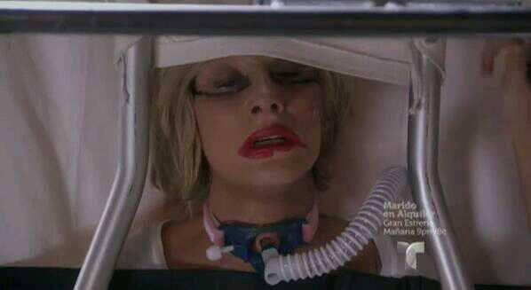 VeronicaDantes's tweet photo. Un regalo para quien dudó del exito de #LaPatrona especial para ti @Drkariny @DrKarinyLizardo jajajajja http://t.co/bUEv5iwcoi
