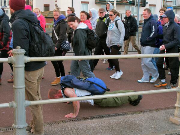WhosWalking's tweet photo. This guy walked with a fully-loaded rucksack, did 30 push-ups at every mile &amp; raised over £300 for @macmillancancer http://t.co/AjHXZx4syd