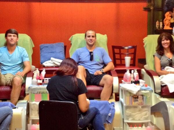egreen724's tweet photo. Just a little family pedicure outing! @Johnny_Jop @thomas_g14 http://t.co/yJAuz7r7Lo