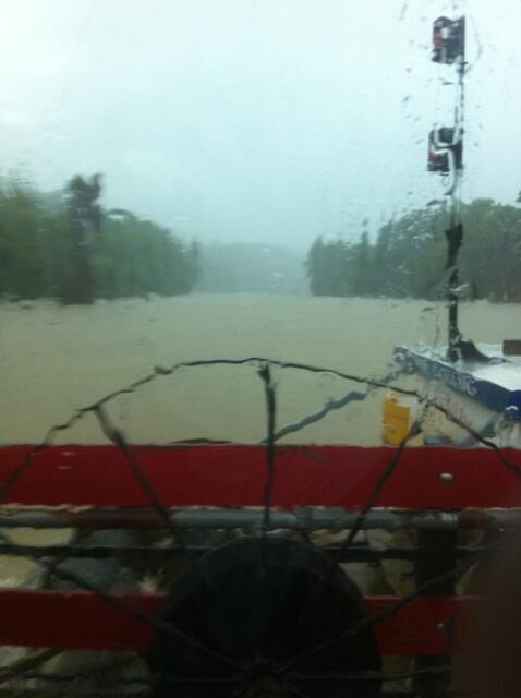 Mully3305's tweet photo. Ky river boat ride in a thunder storm!!!  #valleyviewferry #justturnherloose http://t.co/6TEhKRw9OU