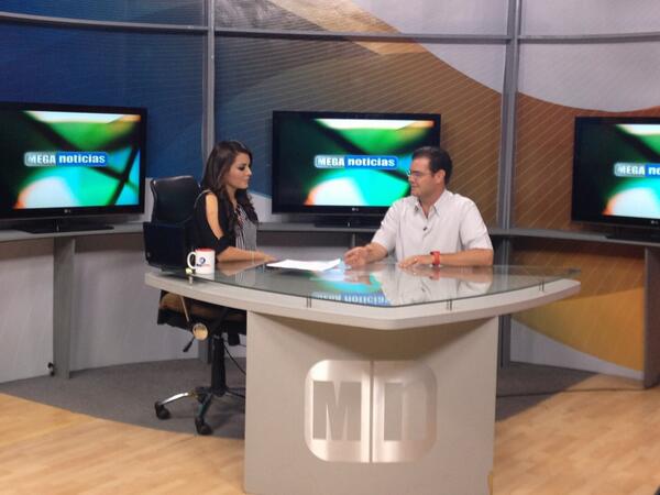 PrensaRamonPoo's tweet photo. En vivo @ramonpoog2013 en #Megacanal con @Mit_Cordero @Meganoticias #Veracruz http://t.co/U9DUxVJEVh
