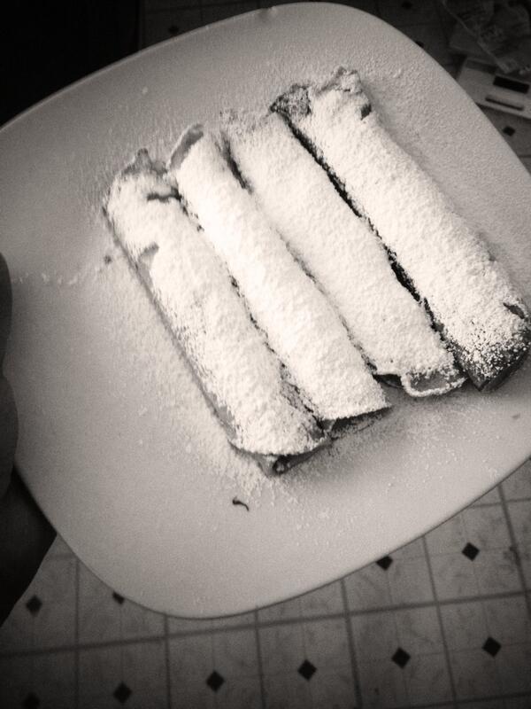 coolitsdaisy's tweet image. I made crepes and Sam said "oh, they look like flautas" lmbo #hispanickidproblems