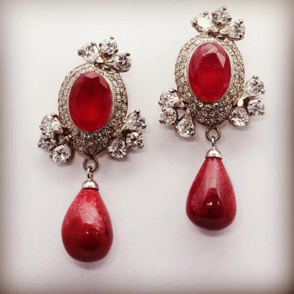LotusMucevher's tweet photo. #kipkirmizi #red #kirmizi #kupe http://t.co/CWK28xtbxd