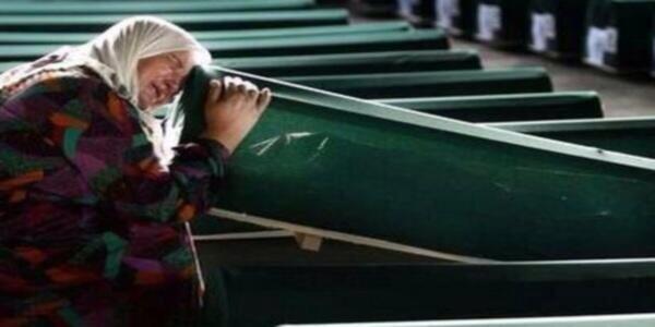 mustafaakis's tweet photo. #DontForgetSrebrenica #NeverForgetSrebrenica http://t.co/59fwl9Rcti